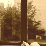 Βιβλίο στο παράθυρο